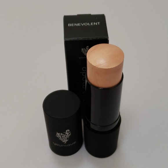 Younique Other - Younique cream to powder luminizer
